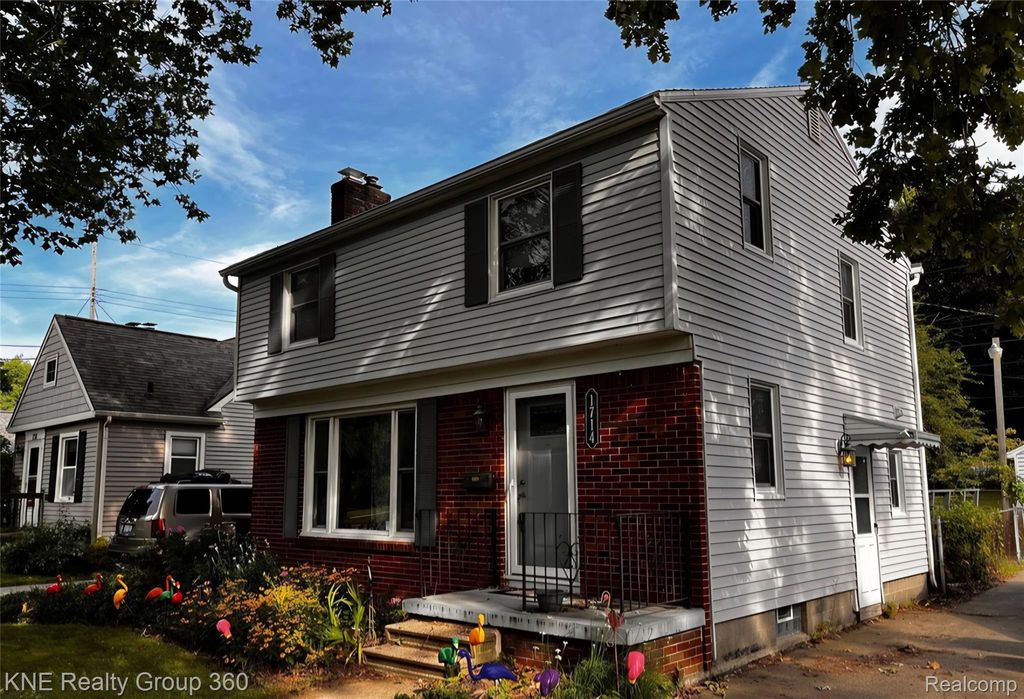 1714 Cooper Avenue, Lansing city