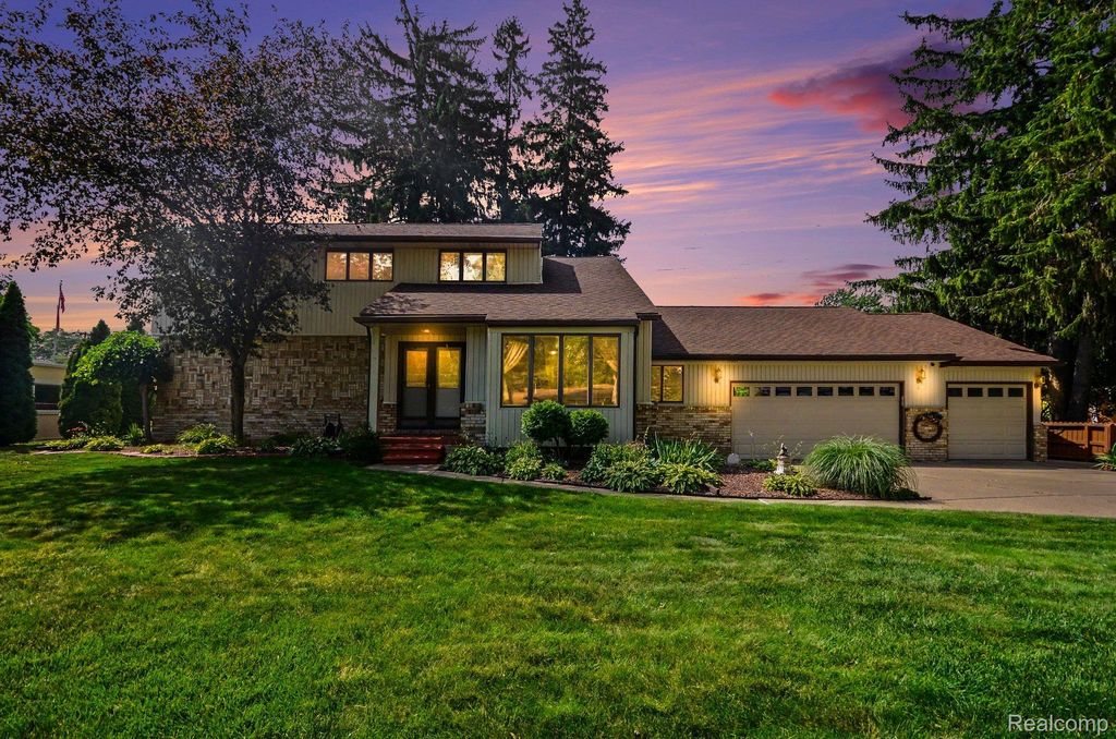 52905 Heatherway Drive, Shelby charter township