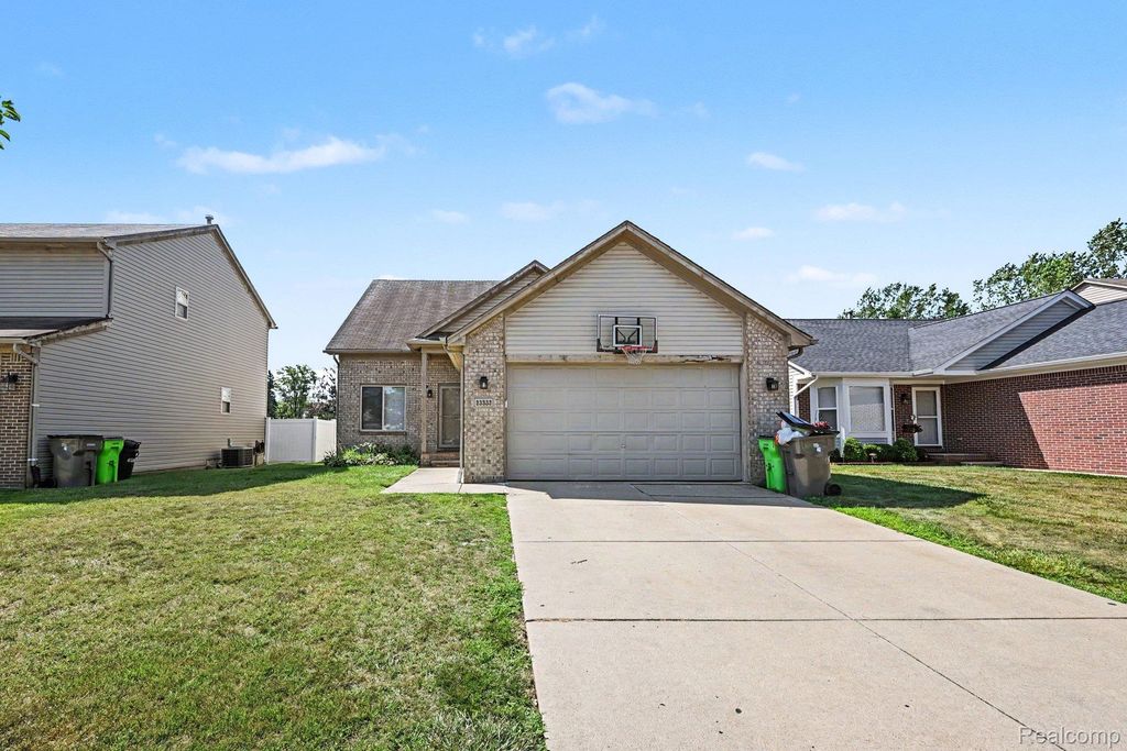23332 Grandy Street, Clinton charter township