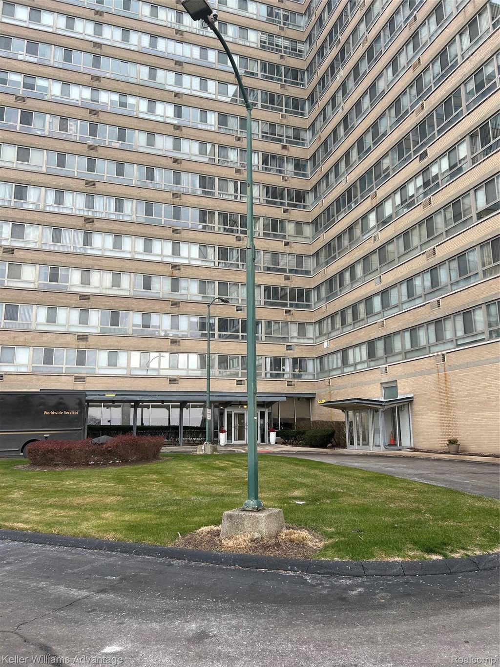 8900 E Jefferson Avenue 323, Detroit city