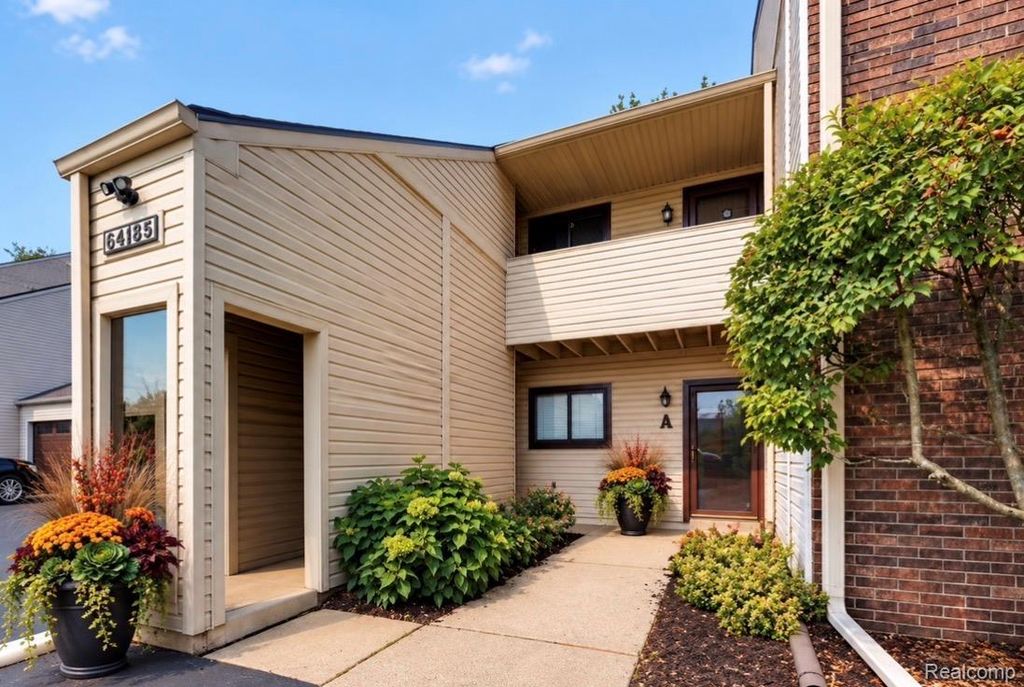 24156 Parke Lane B, Grosse Ile