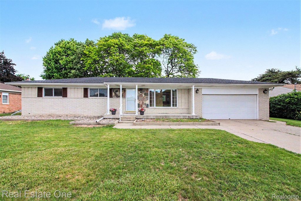 1347 E Square Lake Road, Troy city