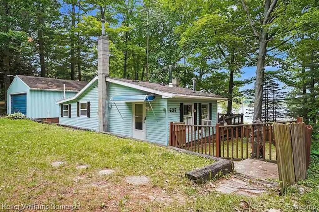 6287 Rock Road W, Garfield township