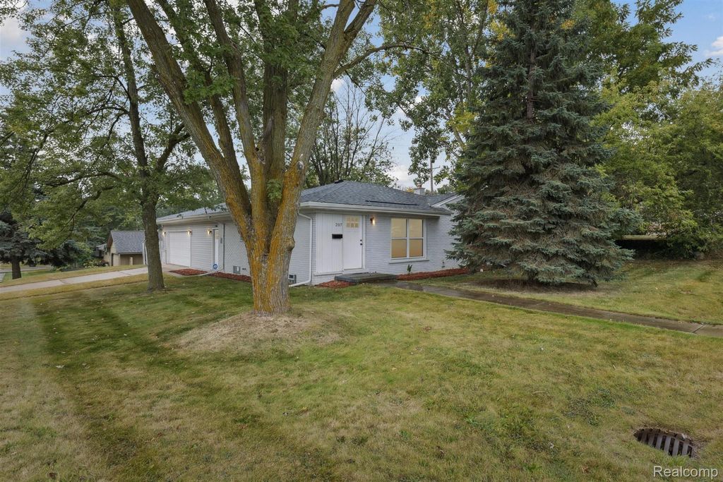 207 W Tienken Road, Rochester Hills