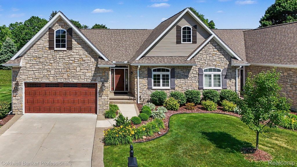 56 Fox Hollow Drive, Lapeer city