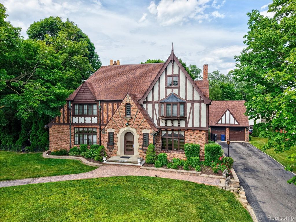 1117 South Drive, Flint city