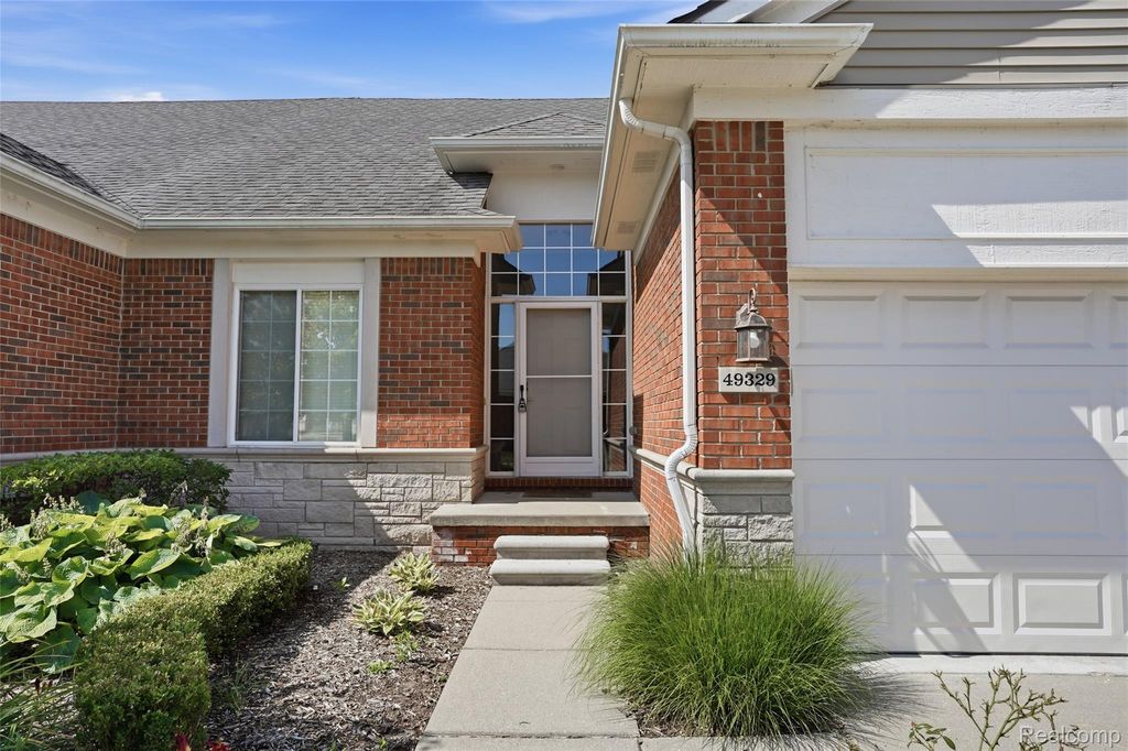 49329 Village Pointe Drive, Utica