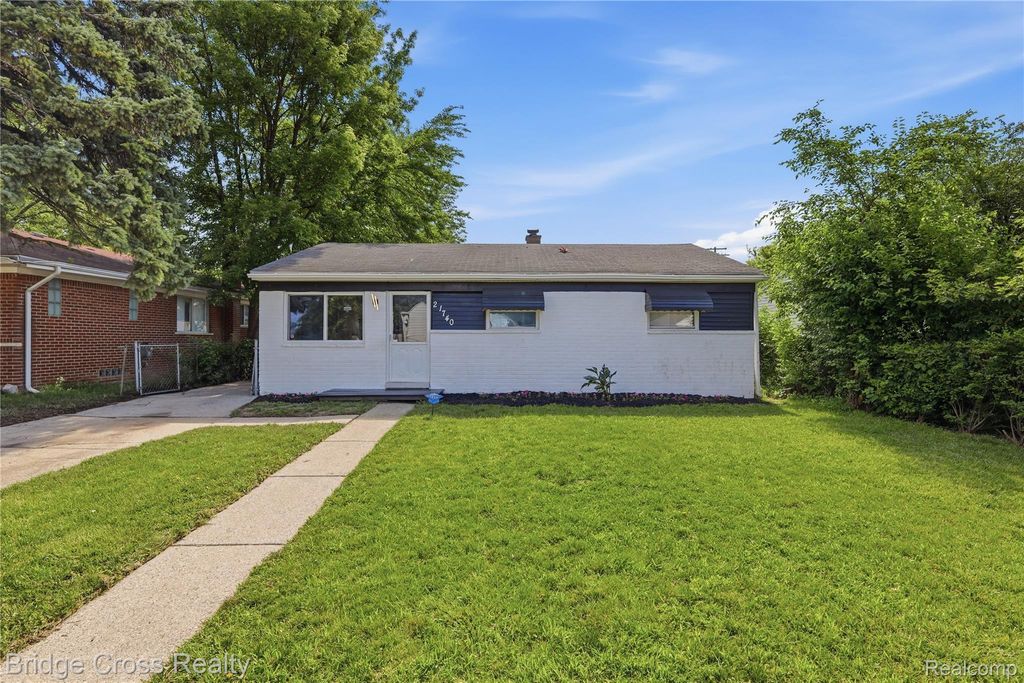 21740 Wellington Avenue, Warren city