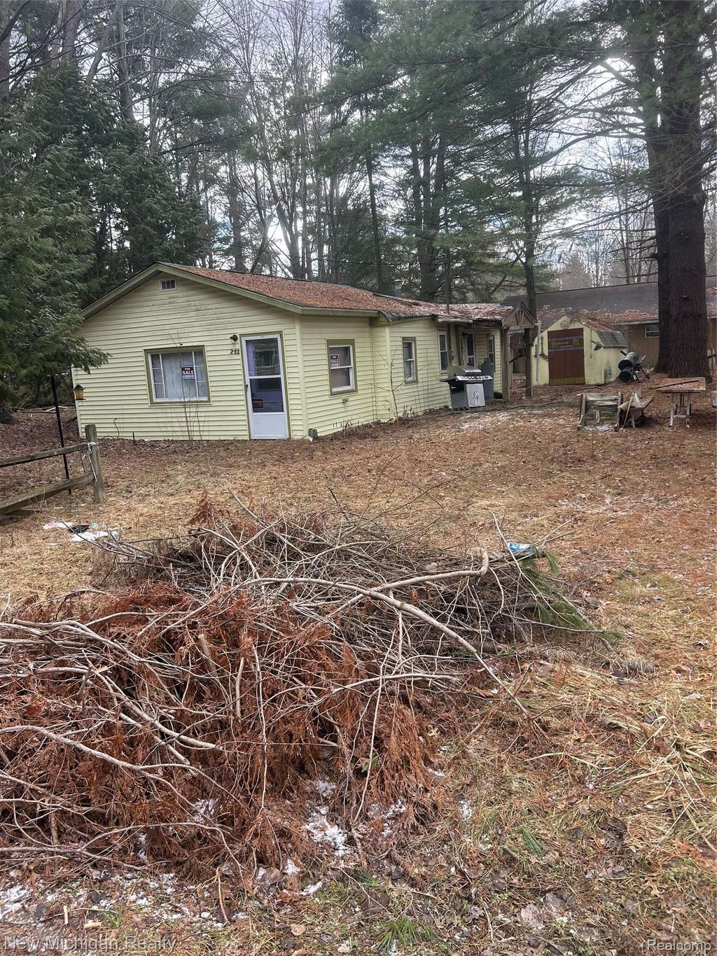 282 Hickory Street, Hay township