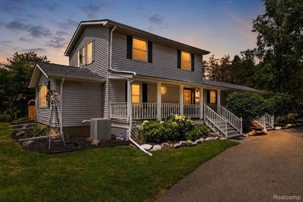 1437 E Cook Road, Grand Blanc charter township