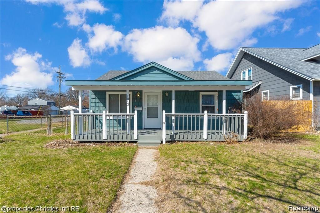 7952 Robert Street, Taylor city