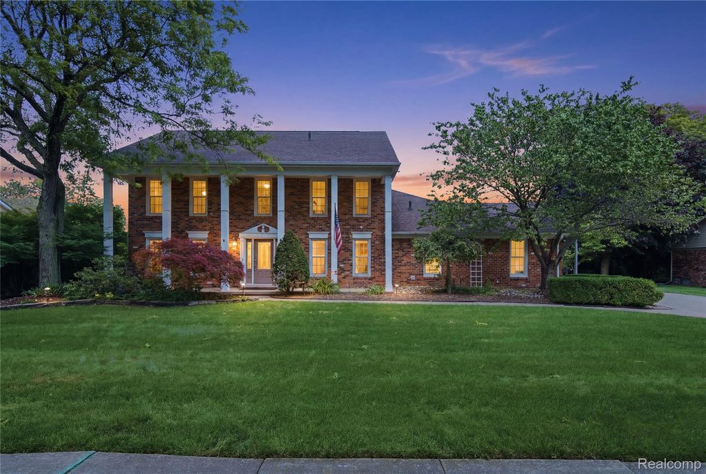 46884 Ben Franklin Drive, Shelby charter township
