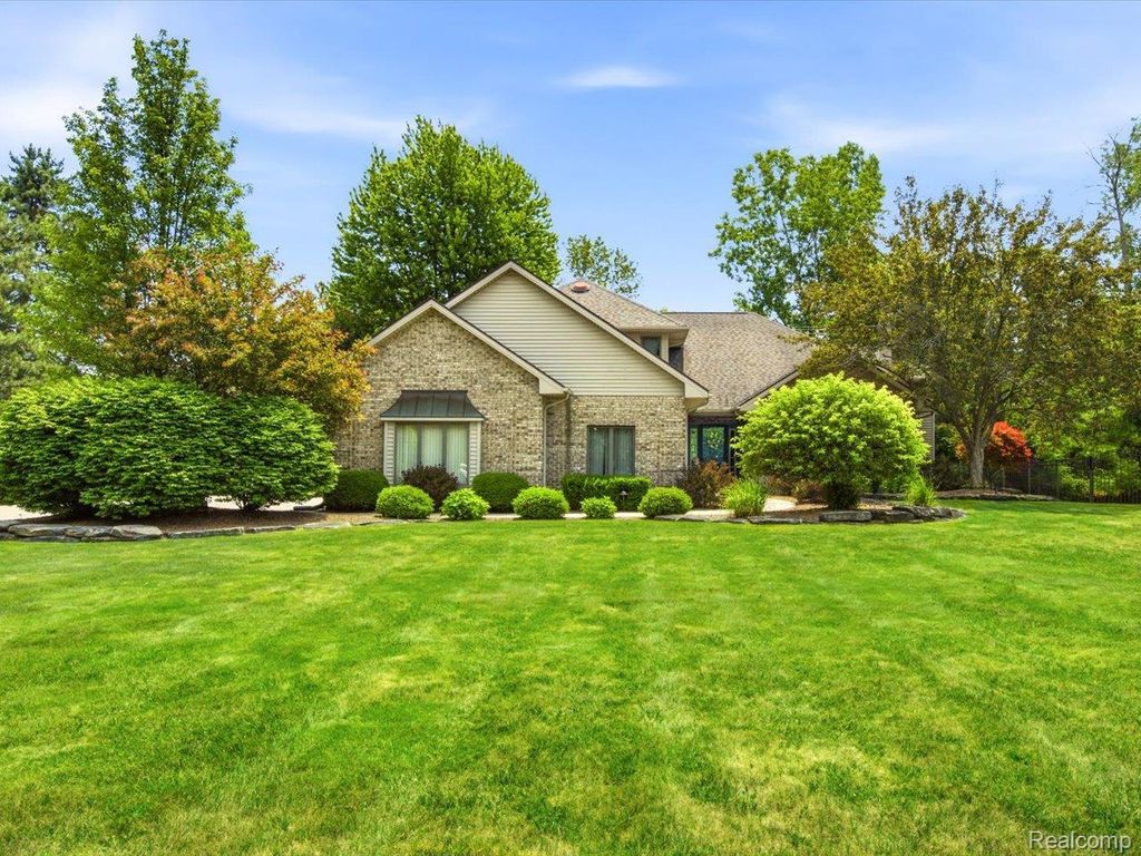 2837 Shorewood Boulevard, Fort Gratiot charter township