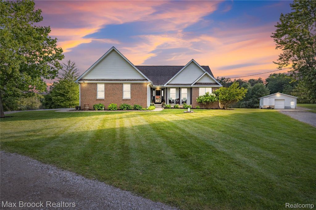 3054 Emery Lane, Hadley township