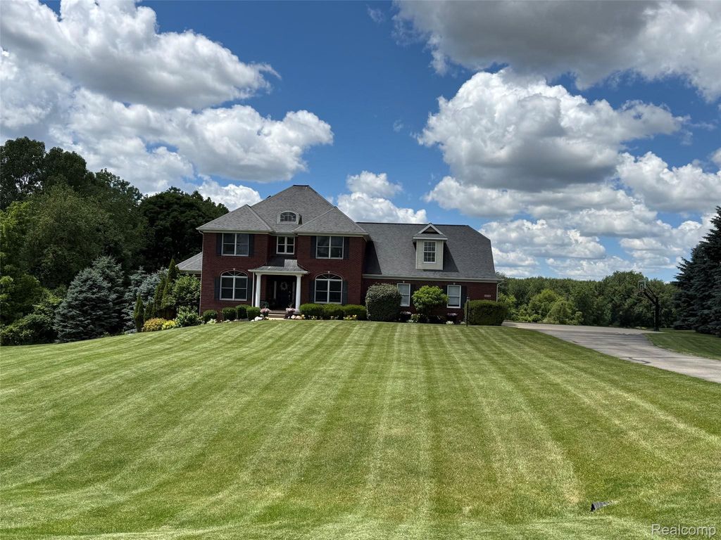 16118 Jeff Court, Watertown charter township