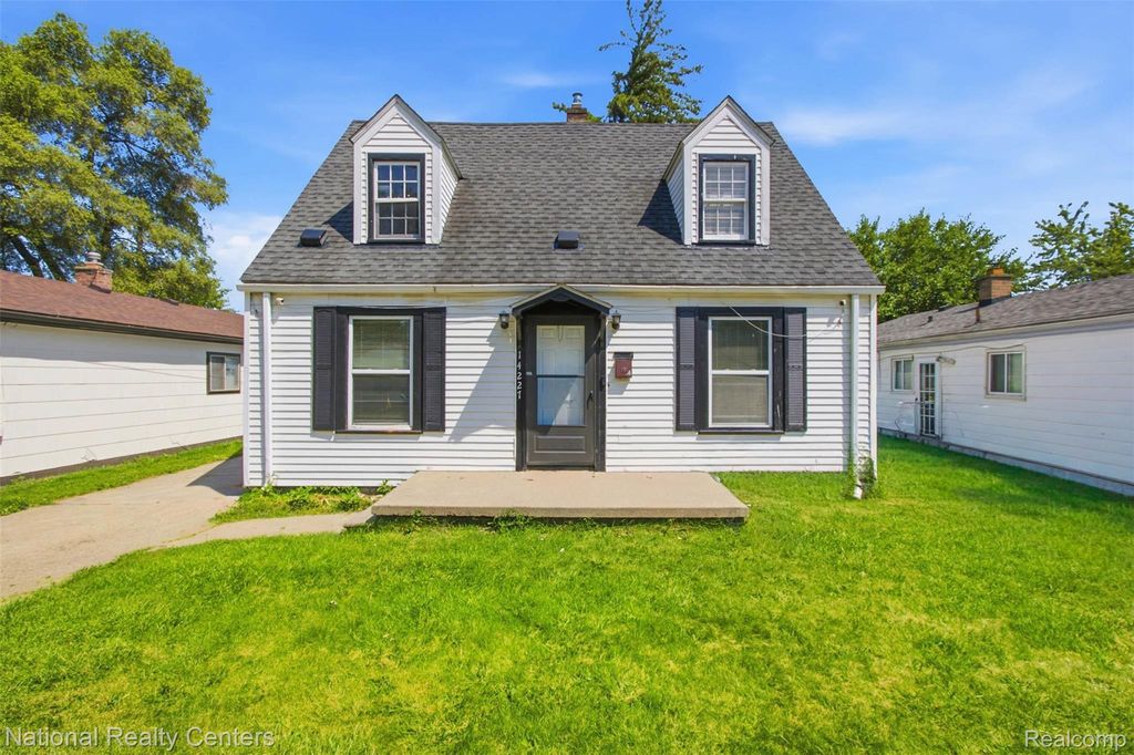 14227 Hobart Avenue, Warren city