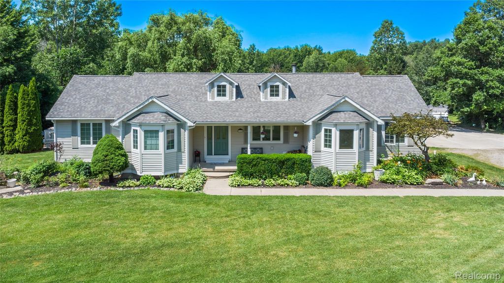 2120 Montague Road, Davison township