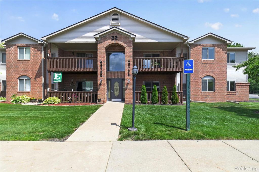 45720 Prairiegrass Court, Belleville