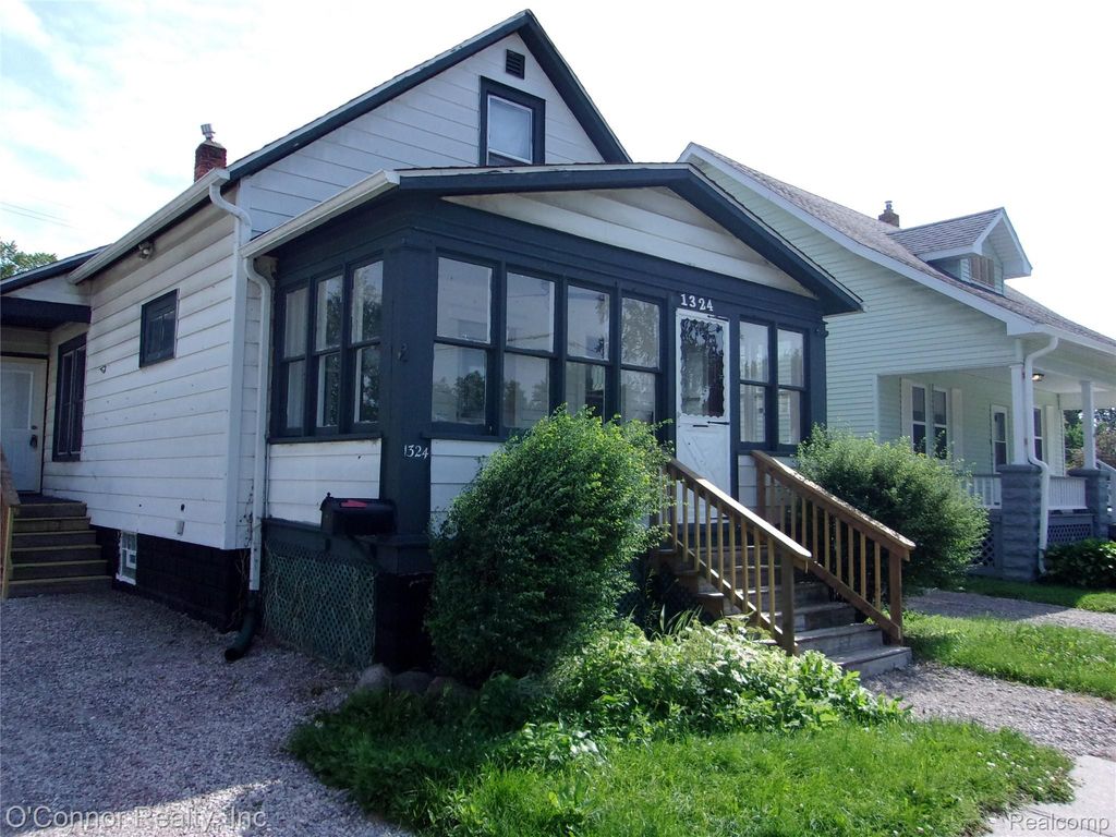 1324 Wells Street, Port Huron city