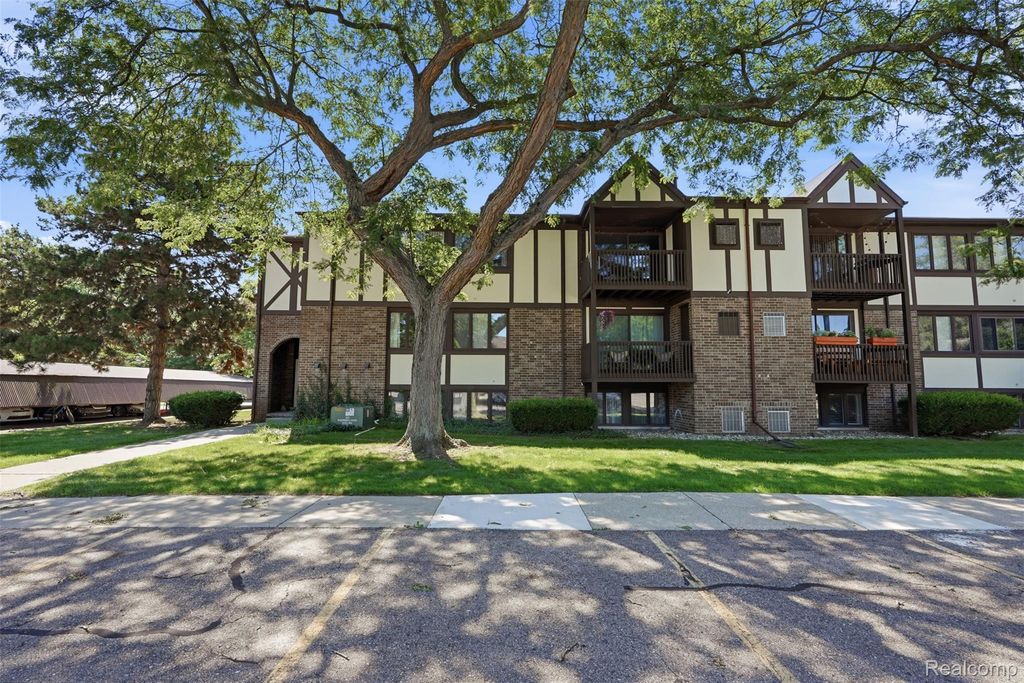 6160 Innkeepers Court 69, East Lansing