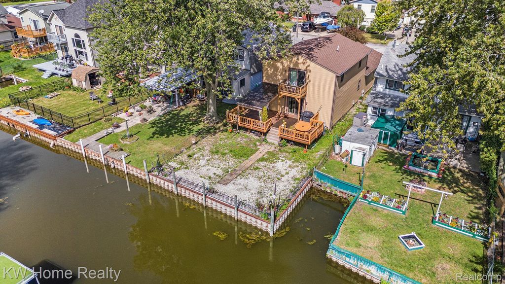 37881 Sunnybrook Street, Harrison charter township
