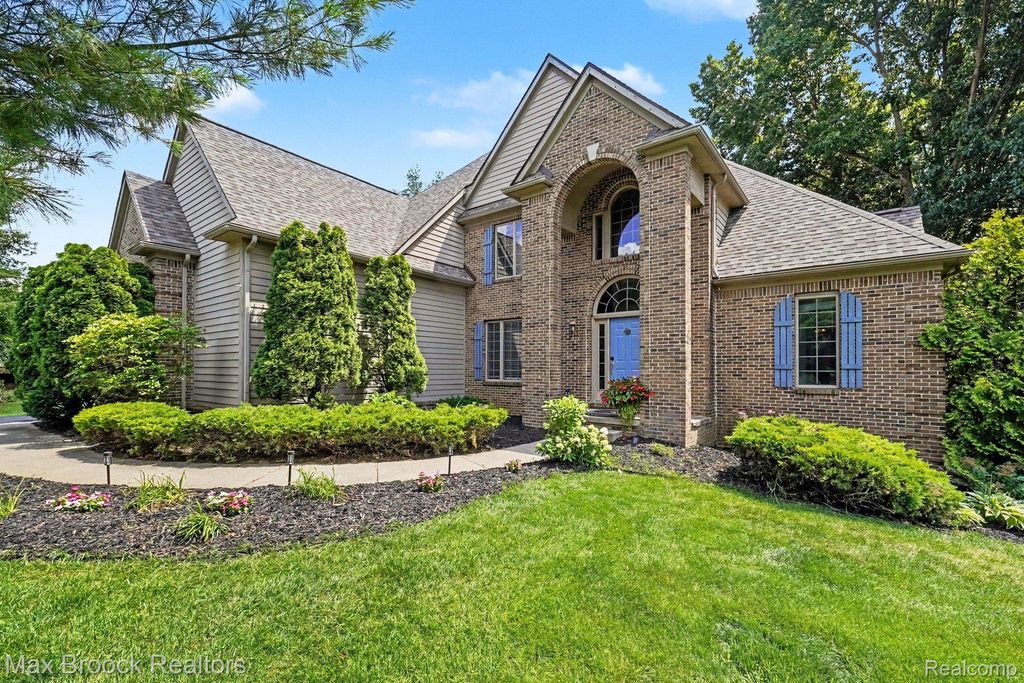 9843 Oak Valley Drive, Springfield charter township