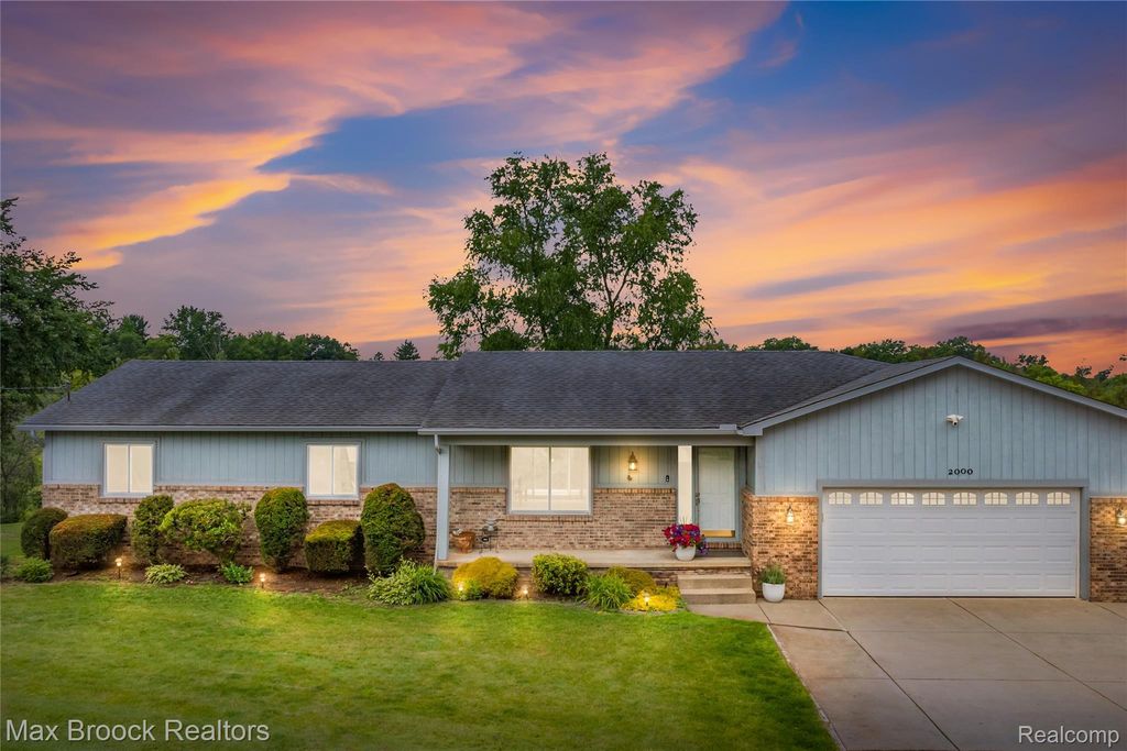 2000 Matthew Street, Commerce charter township