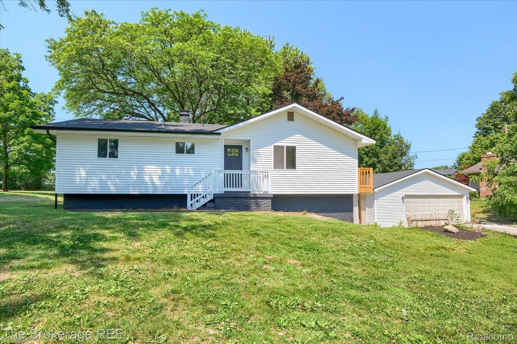 1401 Hillside Drive, Flint charter township