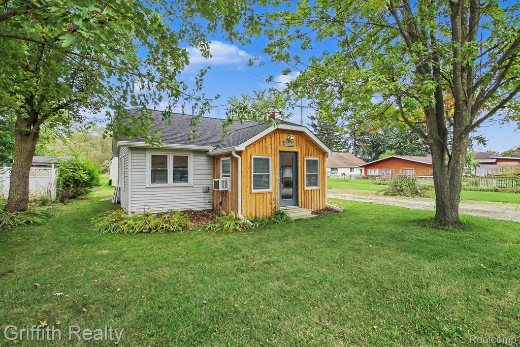 1382 Elmhurst Drive, Genoa township