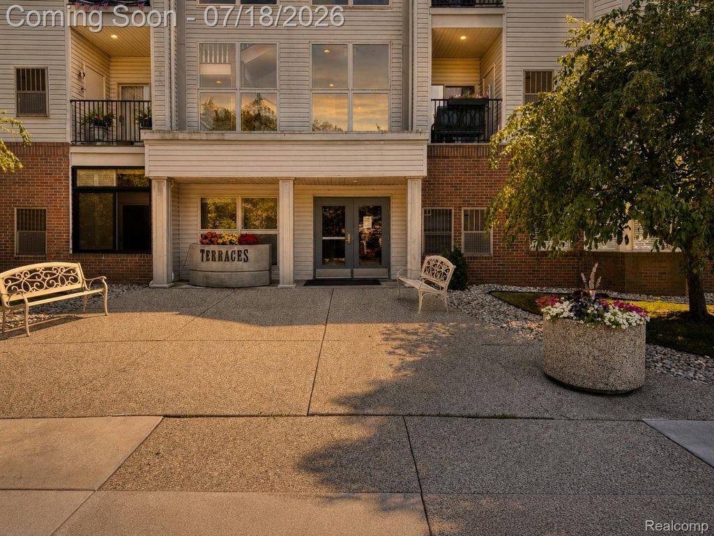 39144 Hayes Road, Clinton Township