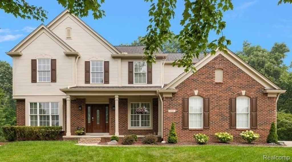 1885 Avon Glen Lane, Orion charter township