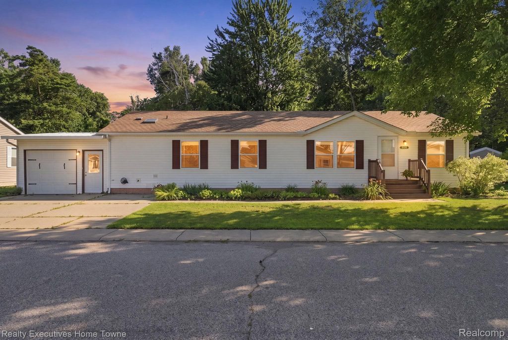 508 Bush Lake Lane, Kimball township