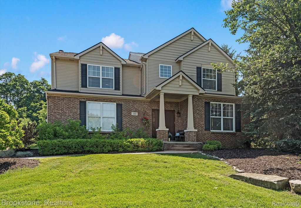 1161 Glass Lake Circle, Oxford charter township