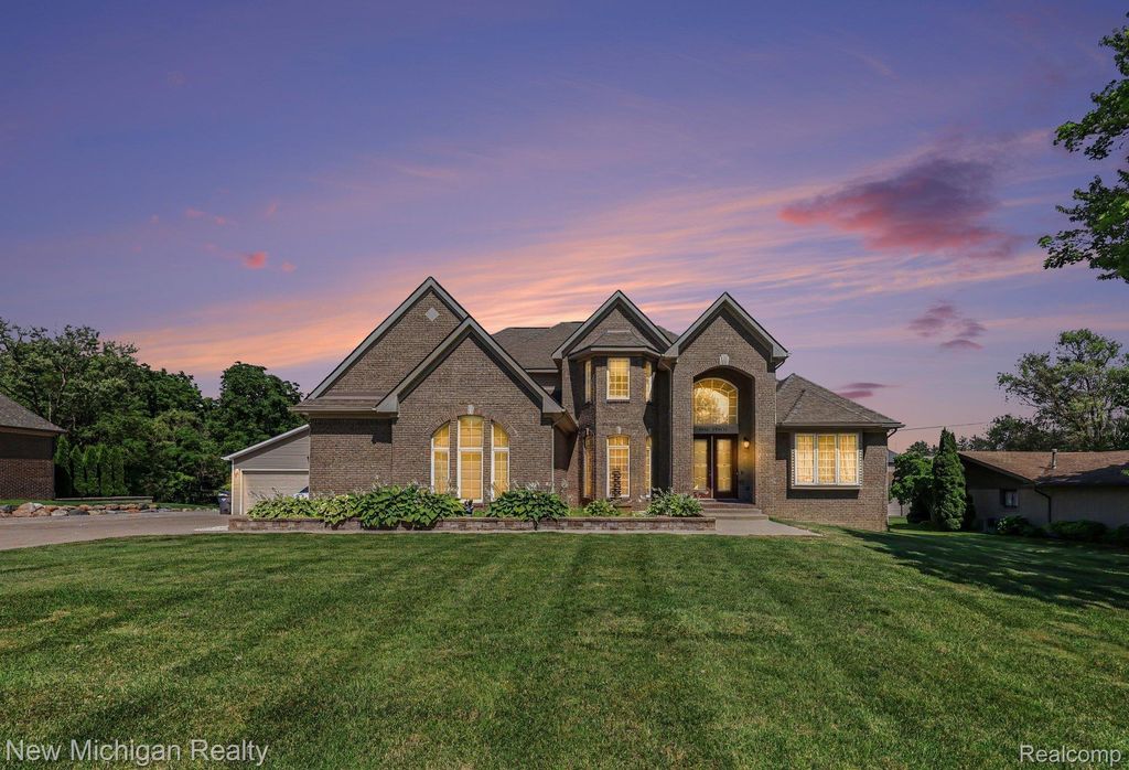 3812 Finch Drive, Troy city