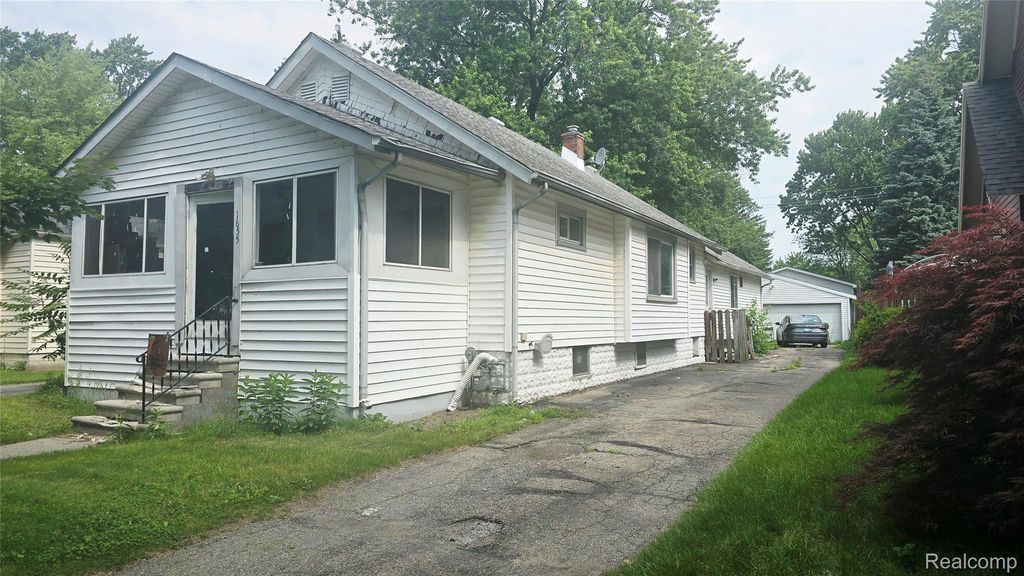 1655 Lyon Street, Port Huron city