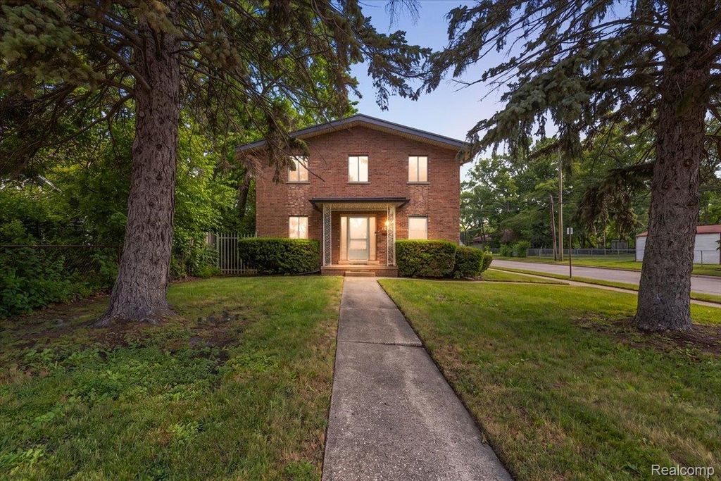1631 E Elza Avenue, Hazel Park