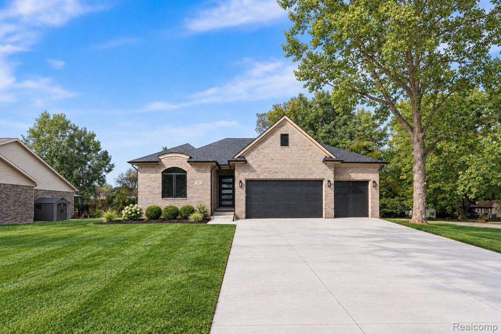 933 N Wixom Road, Wixom