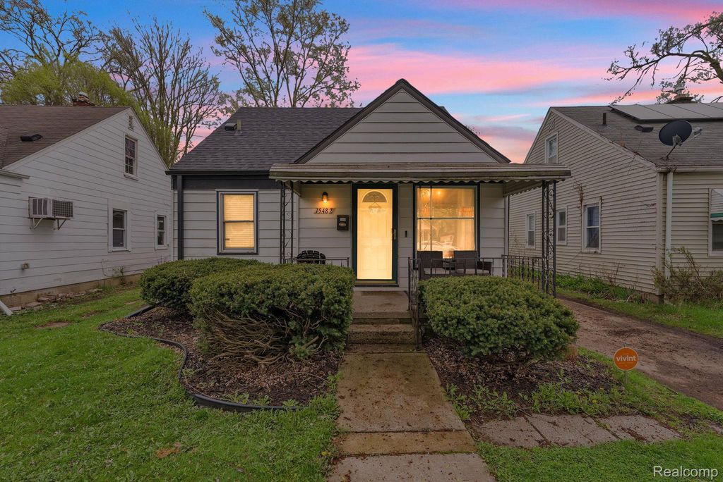 15482 Winston, Redford charter township