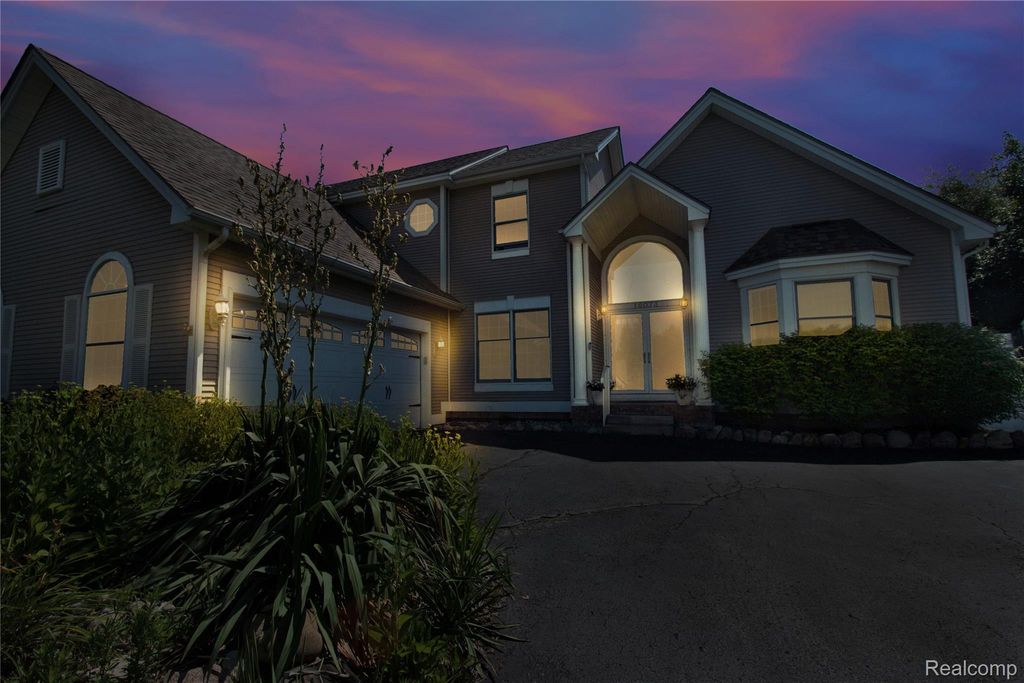16073 Silverwood Drive, Fenton charter township