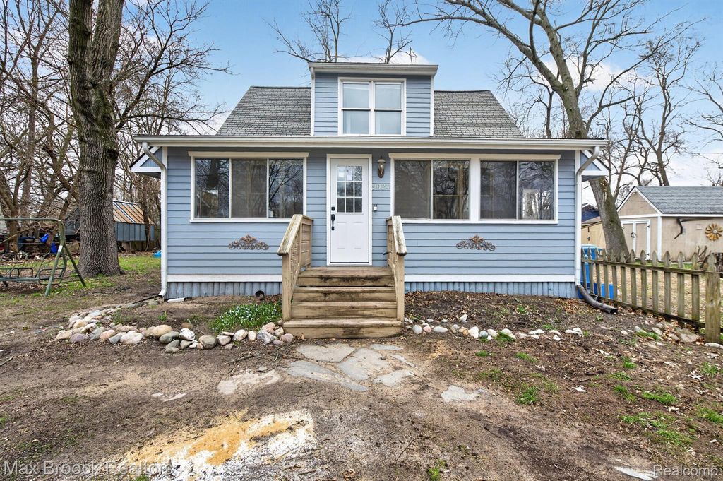 9024 Mandon Road, White Lake charter township