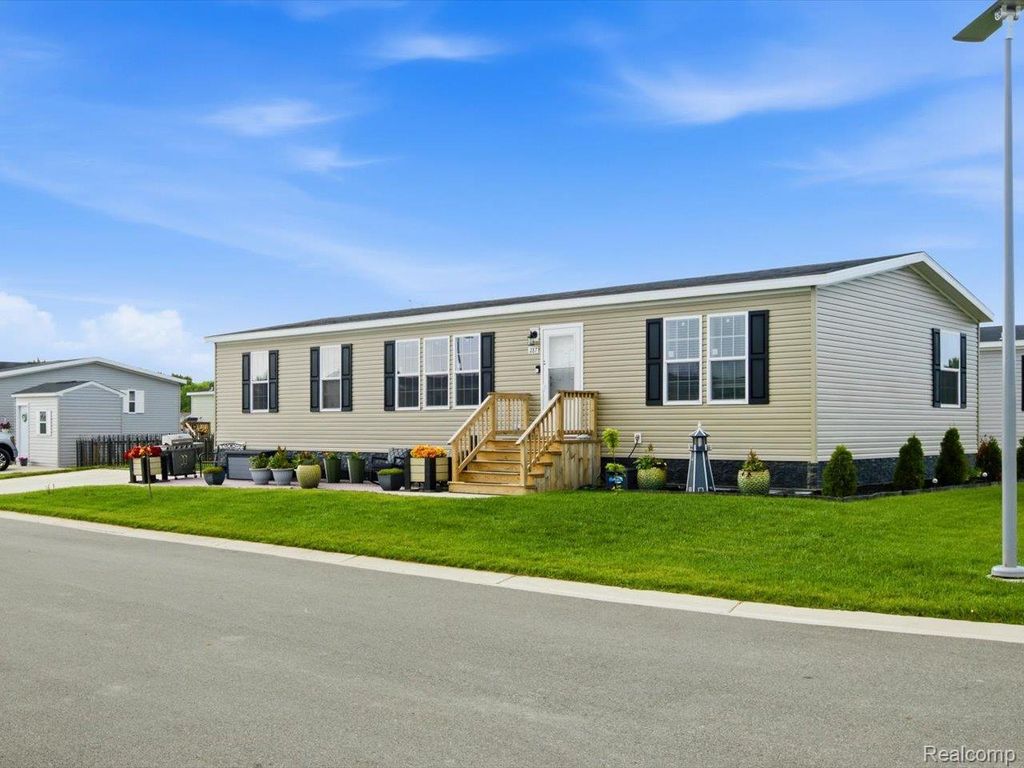 287 Rosebud Court, Port Huron charter township