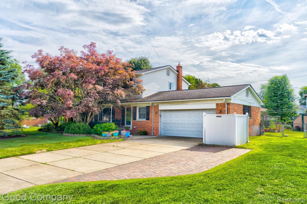 53625 Shelby Road, Shelby charter township