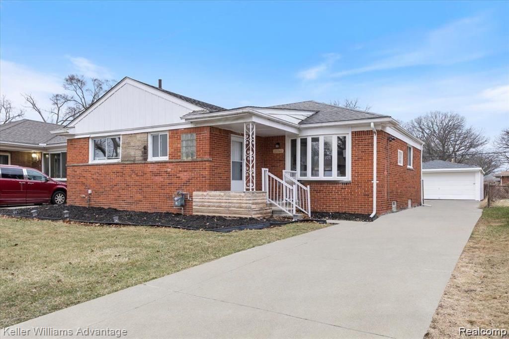 21741 Kenosha Street, Oak Park city