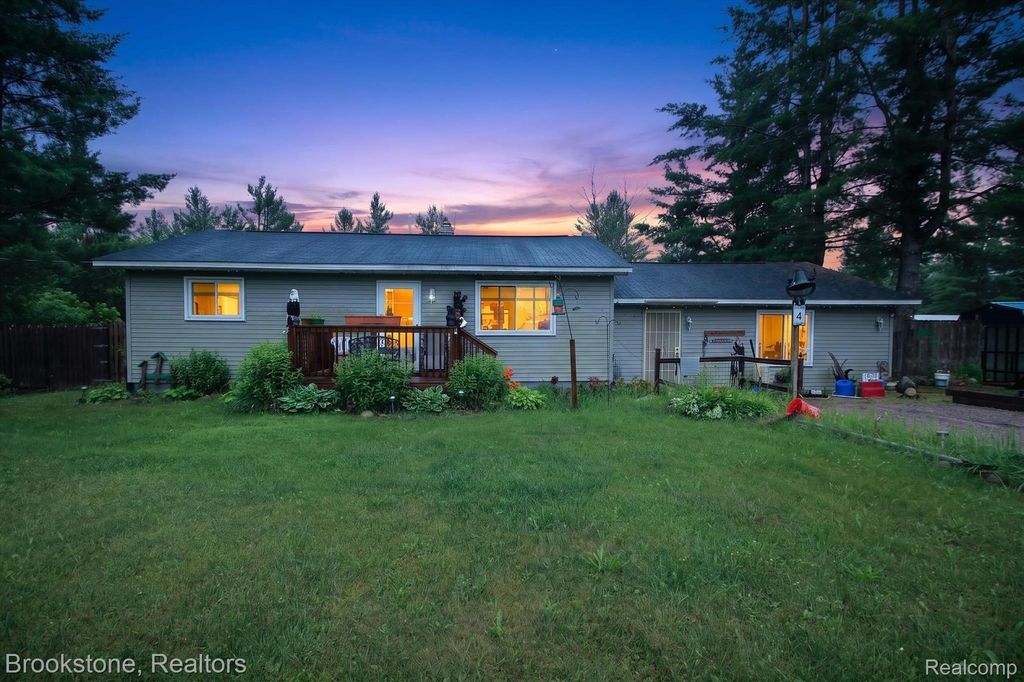 22709 Pleasant Valley Road, Hillman township