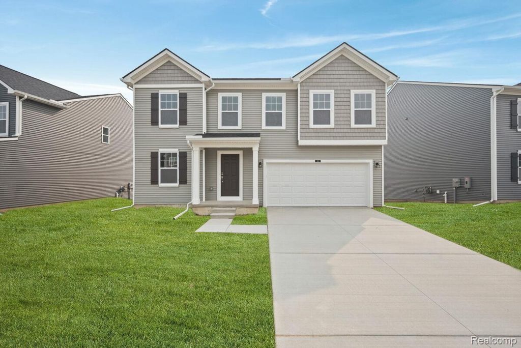 410 Hidden River W, Holly township