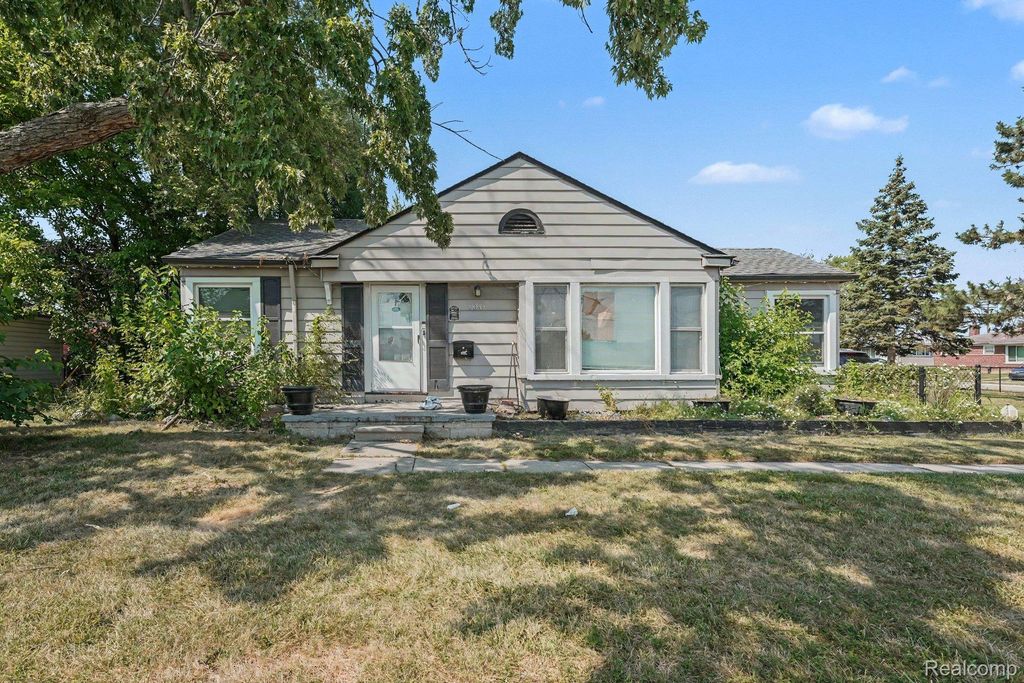 18553 E 10 Mile Road, Roseville city