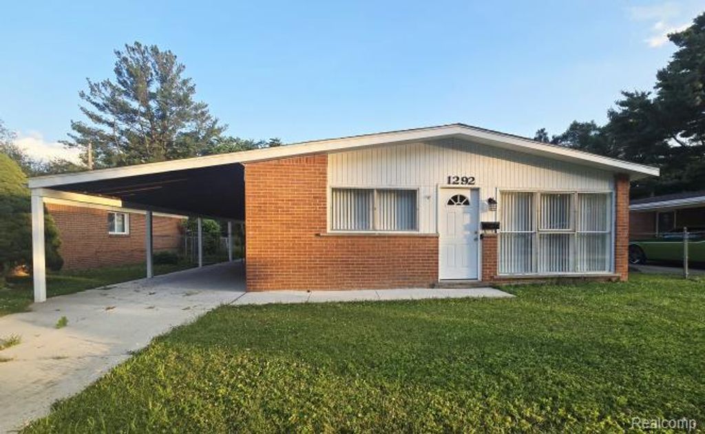 1292 Moulin Avenue, Madison Heights city