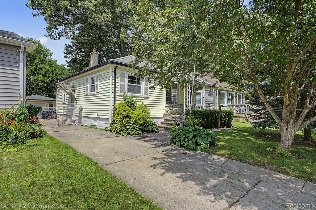 15979 Norborne, Redford charter township