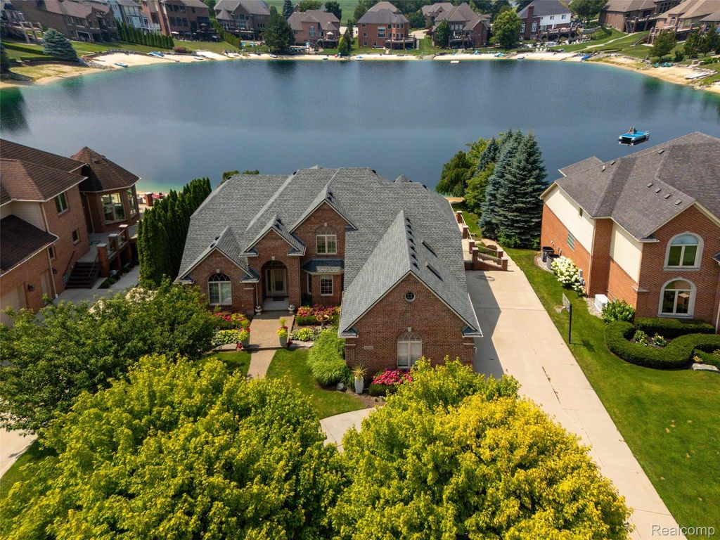 52455 Indian Summer Drive, Chesterfield township