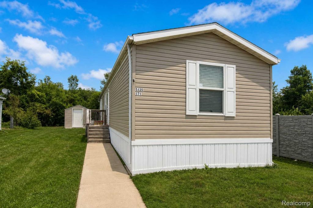 5135 East Annapolis Circle, Canton charter township